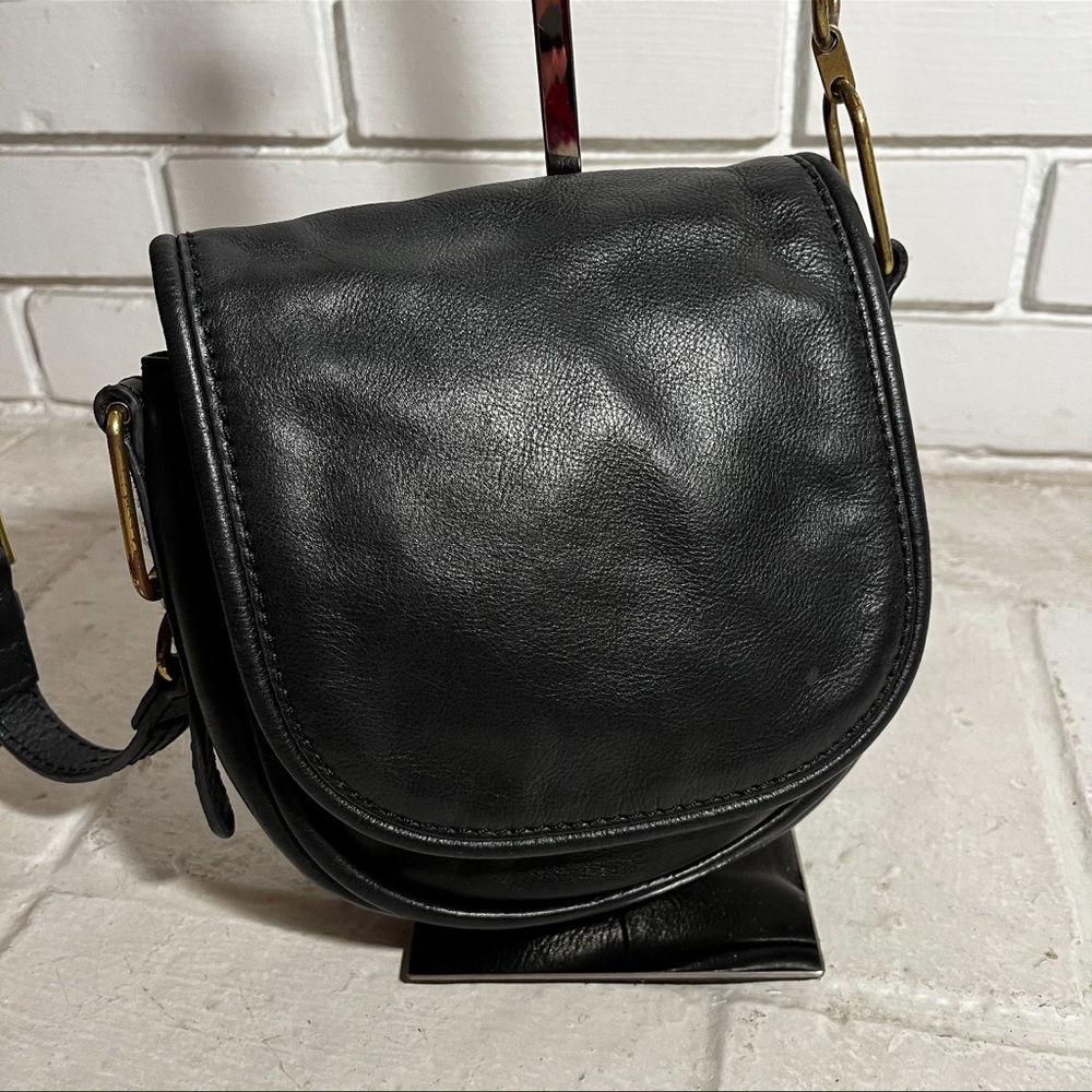 Fossil Leather Flap Fold Over Crossbody Saddlebag - Black